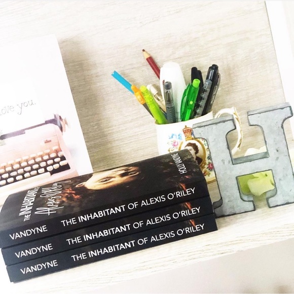 Meet Holly! 💖 - Picture 4 of 7